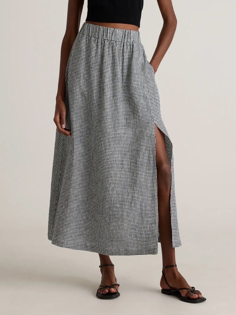 Quince 
100% European Linen Split Maxi Skirt.  Size M.